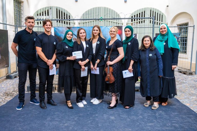 292027493_407256728113680_4091968042028525513_n